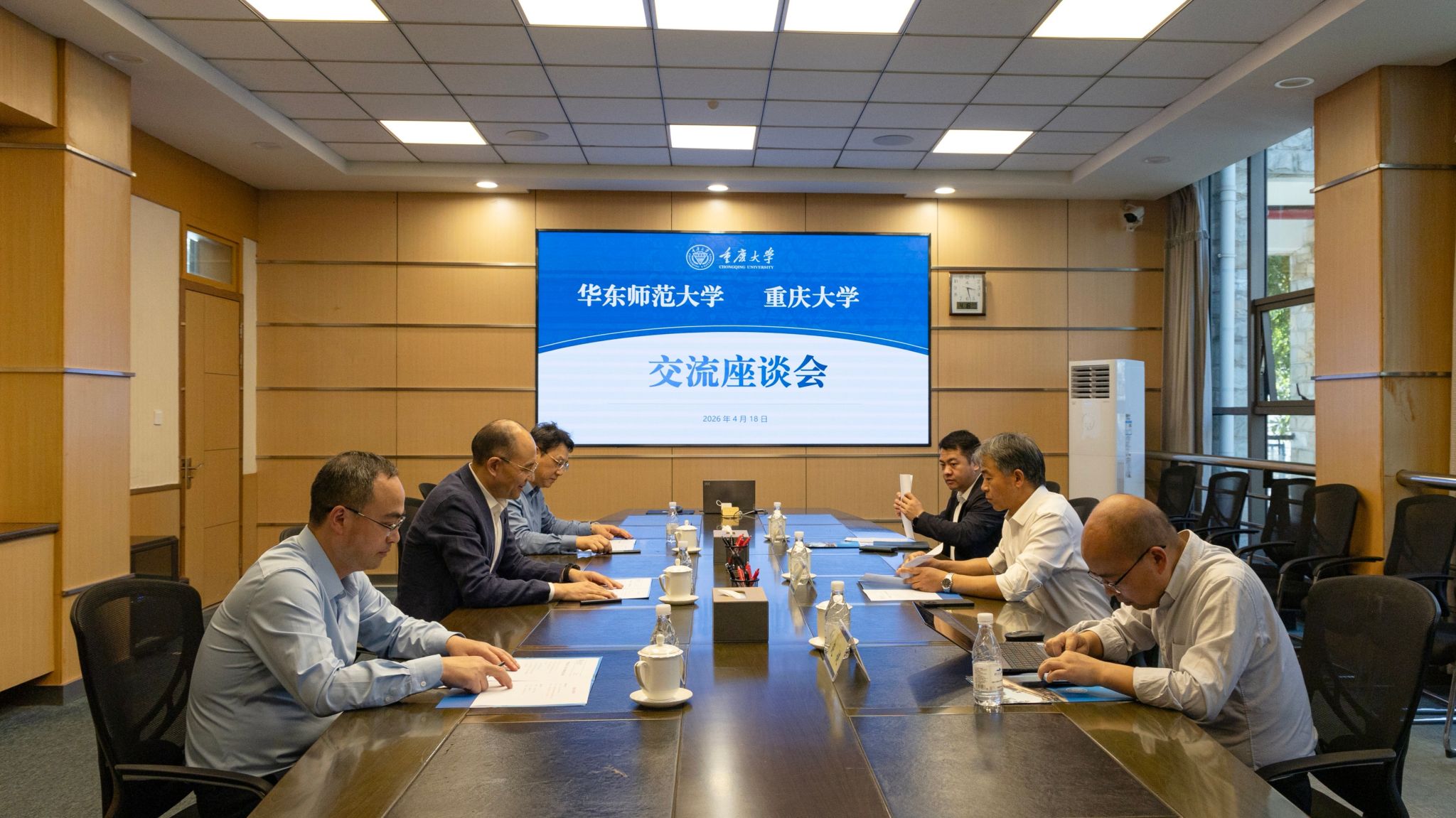 1776671921727004.jpg 交流座谈_副本.jpg