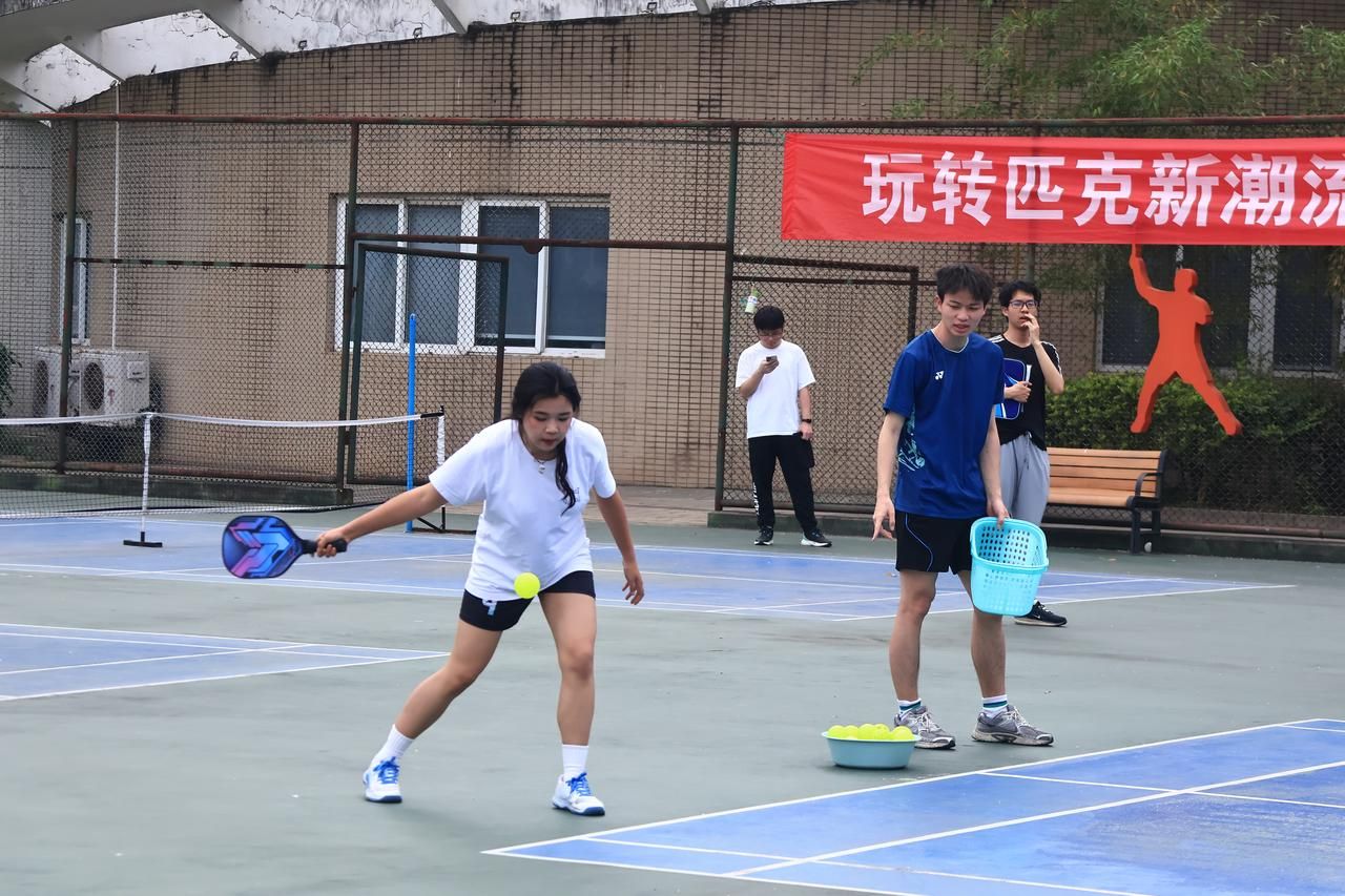 1775995312321388.jpg 体育文化节 匹克球.jpg